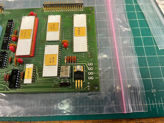 -5V regulator insulated with mica and nylon screw
